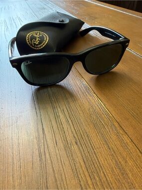 Ray-Ban New Wayfarer 2132 Black Frame Sunglasses with Green Lenses